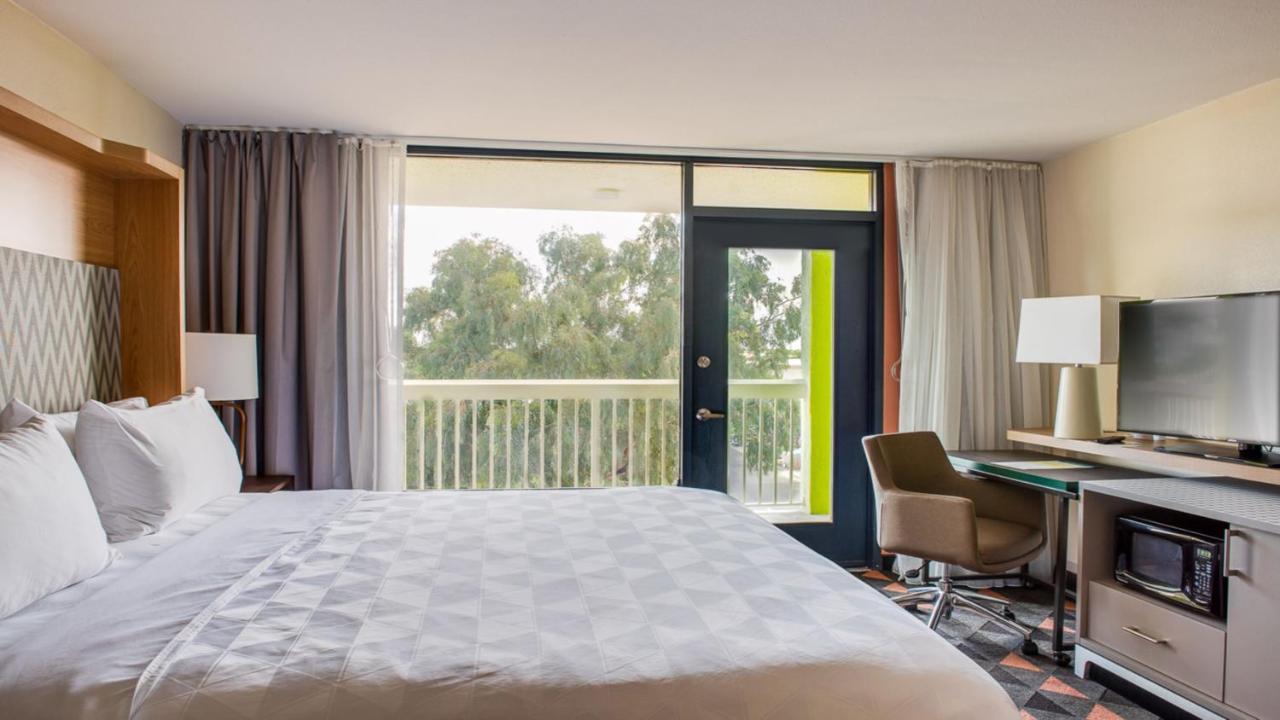Holiday Inn Phoenix-Mesa Chandler By Ihg Exterior photo